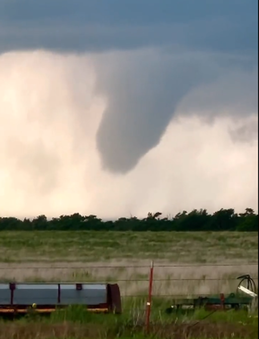 Devastación total en Perryton, Texas, por paso de tornados