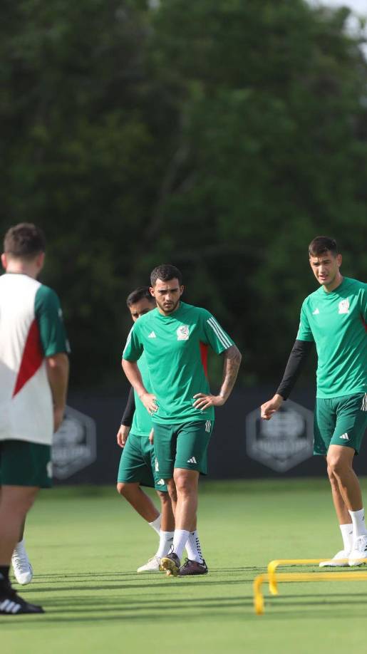  El Tri se sintió acuerpado por su gente, que llegó desde tempranas horas al recinto deportivo y se instaló en las afueras para esperar el arribo de los seleccionados mexicanos.