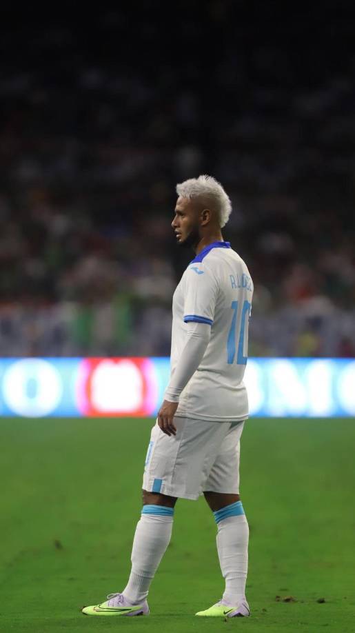 Volante derecho: Alex López.