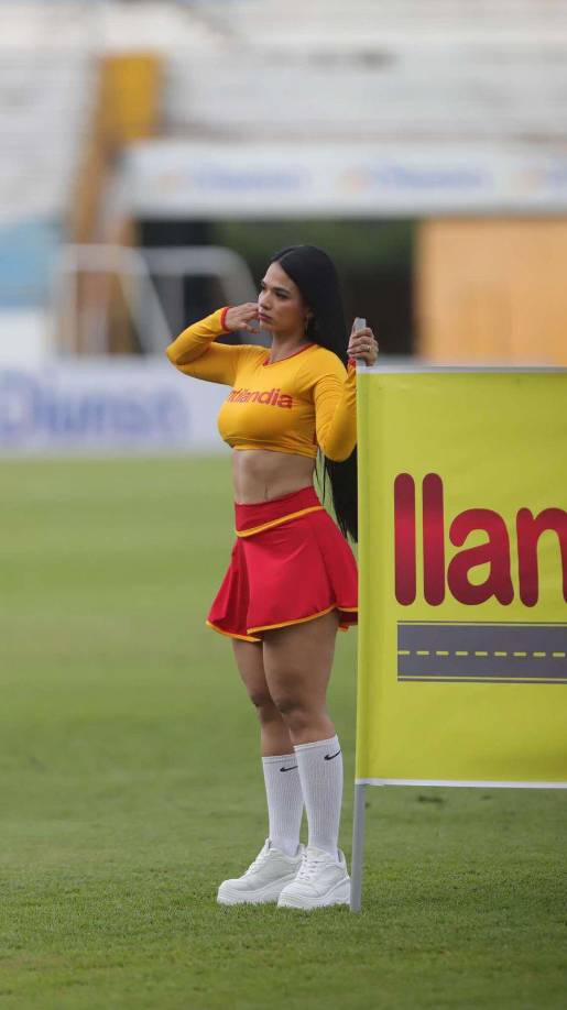 Ella es otra de las bellezas que se robaron las miradas en el Estadio Olímpico.