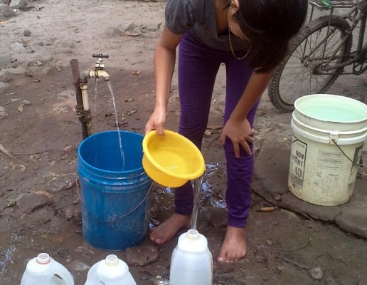 Invierten L81 millones en red de agua, pero sigue la escasez