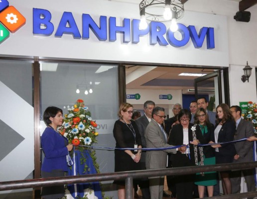 Banhprovi se estrena como banco de primer piso con primera sucursal