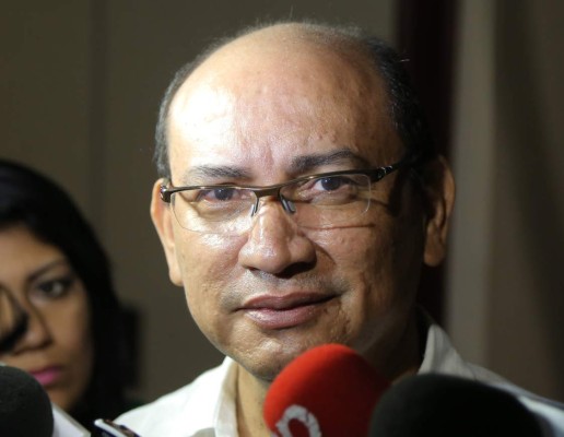 Cuatro bancos quieren carteras del banco de los Rosenthal