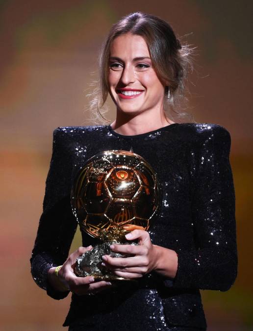 Alexia Putellas hizo historia levantando el primer Balón de Oro Feminino para el fútbol español. La capitana del Barça y de la Selección lo ganó todo con el club culé en este 2021.