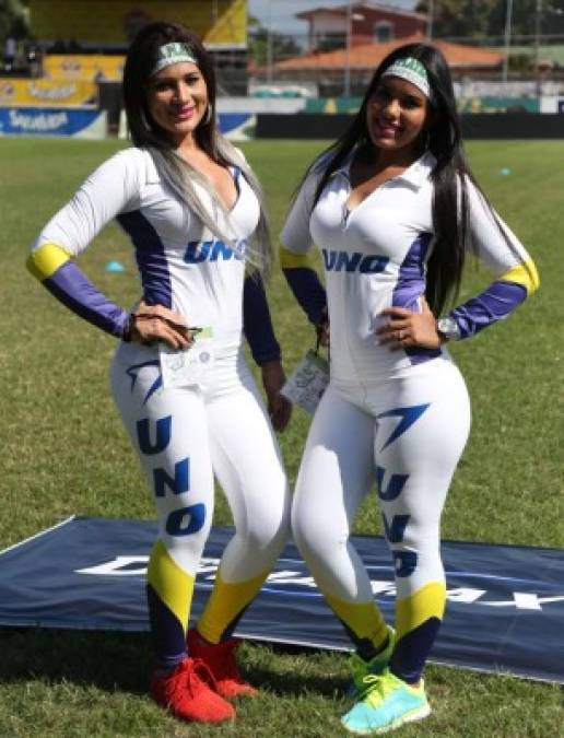 Dos hermosas mujeres apoyando al Platense.