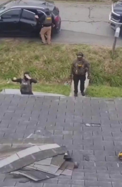 ¿Recuerdan a la mujer que llamó a ICE para no pagarle a migrantes? El karma ya se las cobró