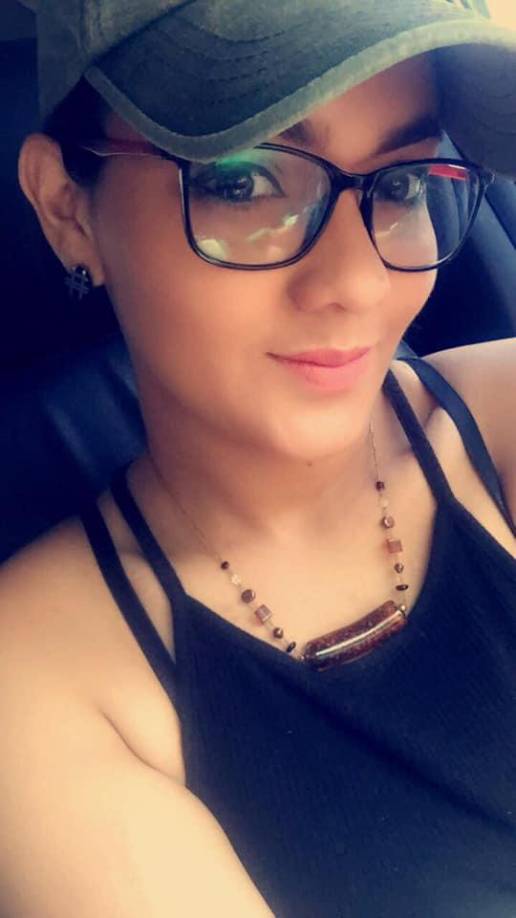 El hombre, del que no se dieron a conocer sus características, la esperaba en el bulevar y le disparó cinco veces en la ventana del conductor. 