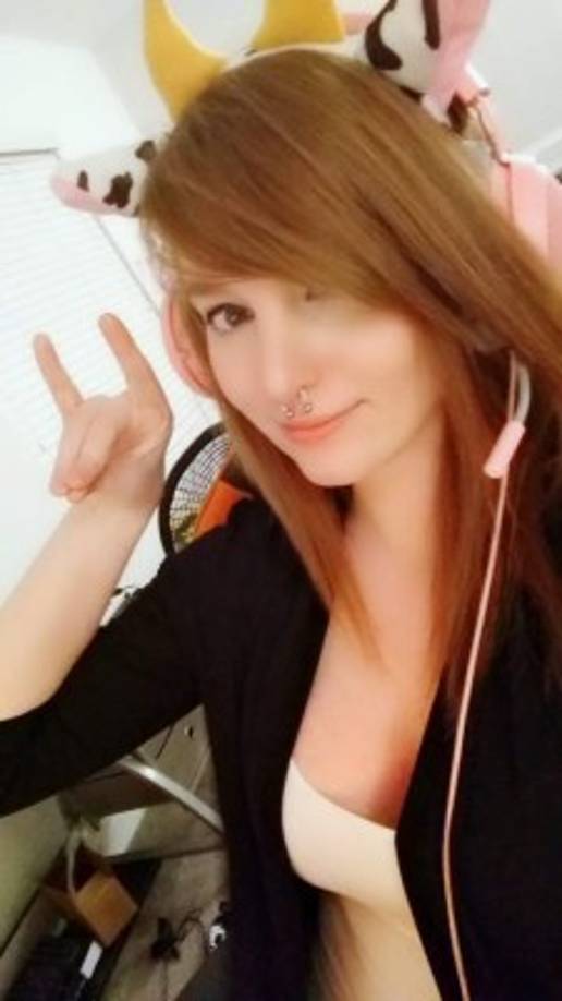 “Remilia” de 24 años y quien era transgénero, había hecho historia a fines de 2015 al convertirse en la primera mujer en clasificarse y competir en la LoL Championship Series (LCS), la principal liga profesional del deporte electrónico más popular del mundo.