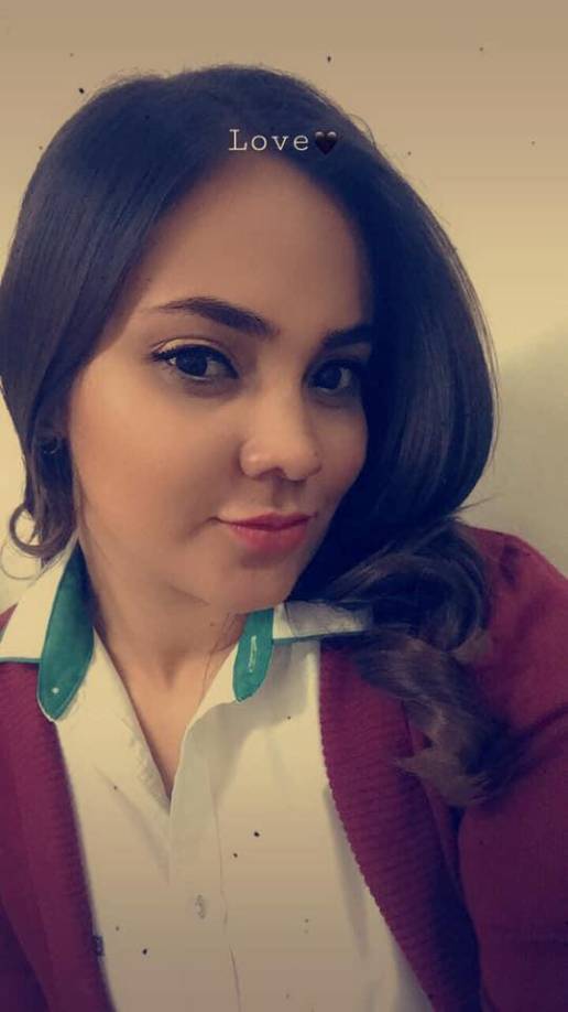 En un intento por escapar, ella arrancó el vehículo, pero por la gravedad de las heridas chocó contra otro carro que circulaba por el lugar.