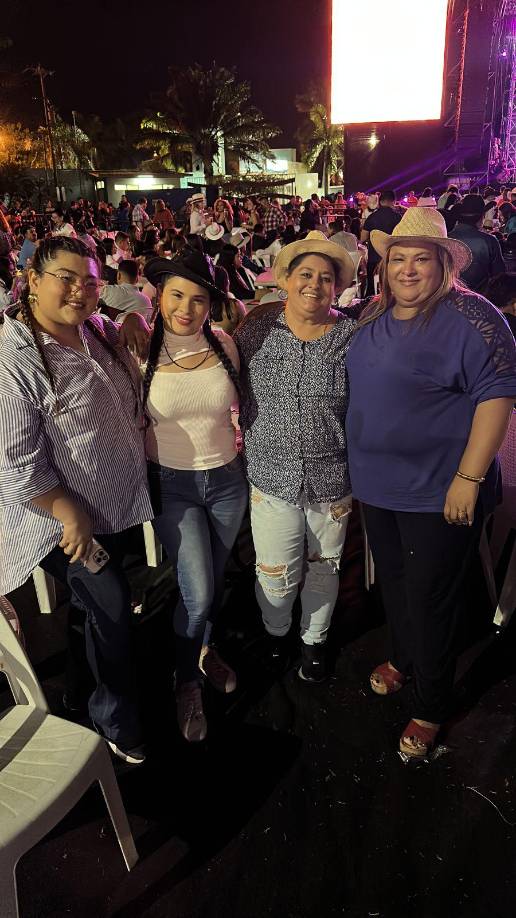 Yolani Ponce, Diana Ponce, Waleska Reyes y Jessenia Portillo.