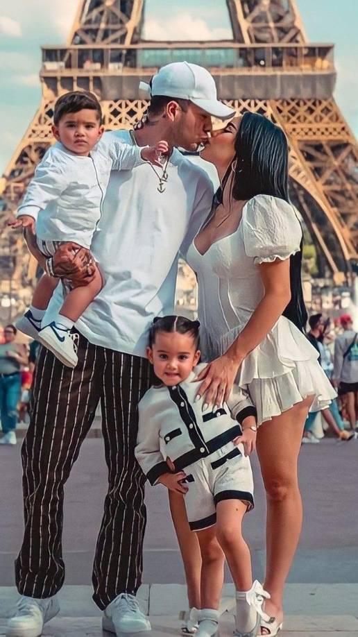 Ahora un nuevo escándalo sale a la luz, ya que la prima de Kimberly, Cecia Loaiza, añadió más drama al espectáculo al revelar que el cantante Juan de Dios no solo engañó a Loaiza, sino que también estaba esperando su tercer hijo. 