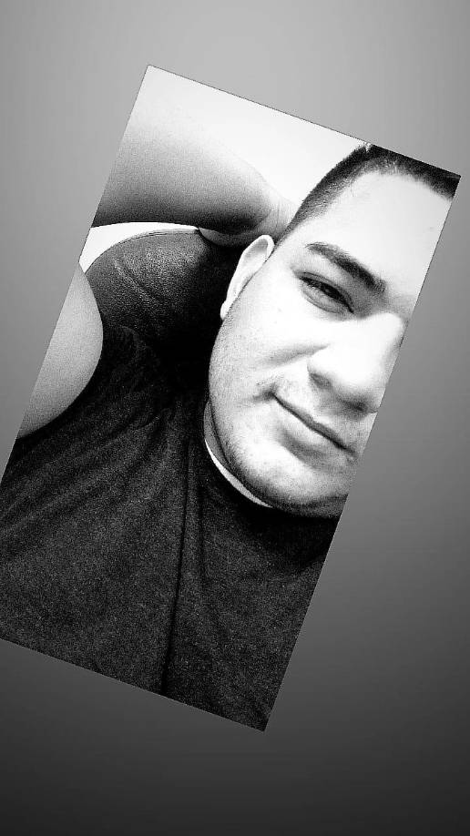 Quintanilla solía utilizar sus redes sociales para compartir pensamientos y otros contenidos. También tenía mucha interacción con otros usuarios, quienes, después de conocerse la noticia, comentaron lamentando los hechos en publicaciones del joven. 