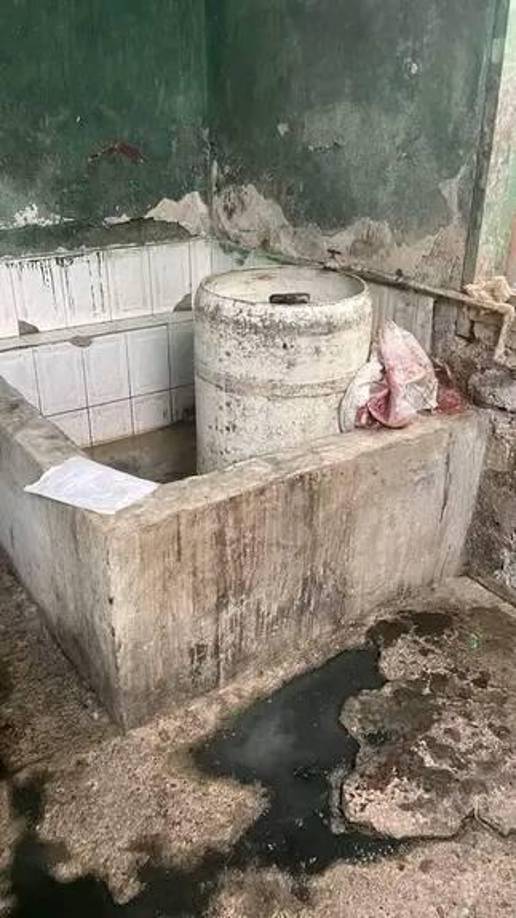 Dentro de un barril yacía el cadáver de un hombre identificado como <b>Trinidad Hernández Castro</b>, propietario de una popular panadería ubicada en la colonia Bendeck.