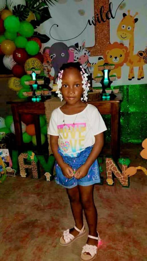 Mis sinceras condolencias a mi primo y a la familia Martínez por el sensible fallecimiento de su pequeña hija, no puedo ni imaginar el dolor que embarga sus corazones”, escribió otra de sus vecinas.