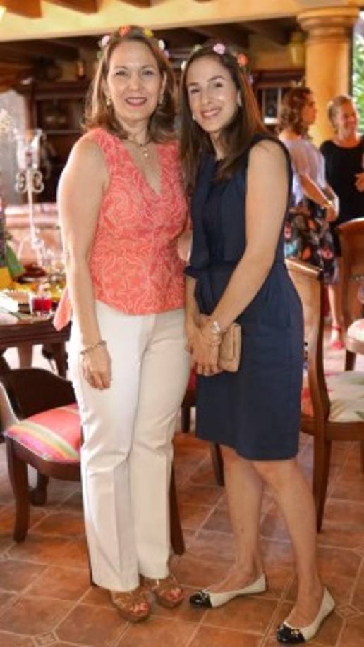 Ana Clemencia Argüello y Jenny Facussé.