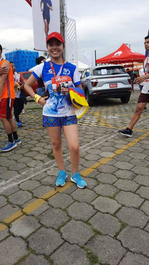 La guapa joven Lizzy Castillo participó en la ruta de los cinco kilómetros. 