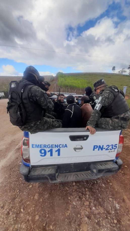 Las detenciones ocurrieron en la aldea El Zancudo, Yarula, La Paz, una zona inhóspita de montaña en una demostración más del flagelo que azota a varias regiones del país. 