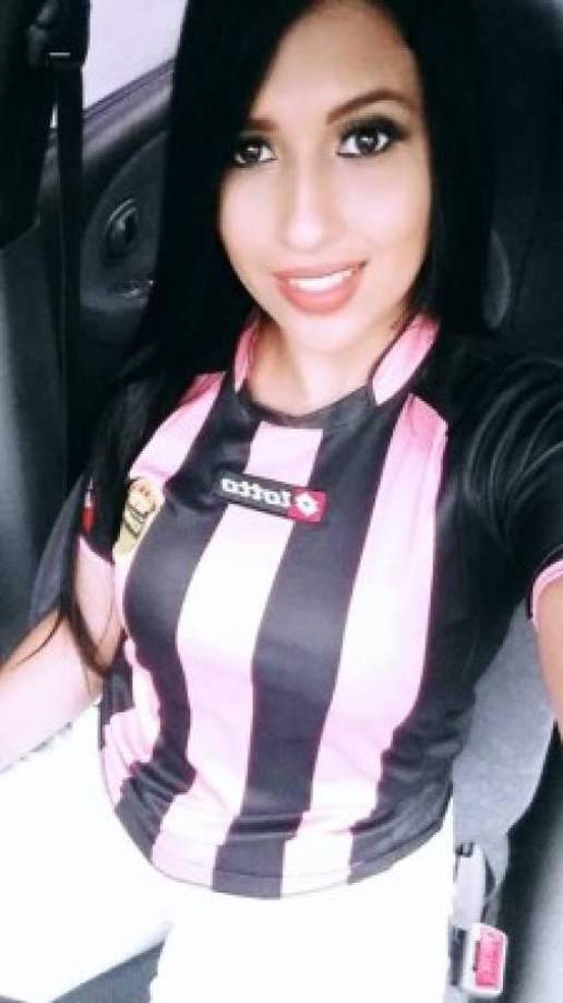 Jasmine Ortiz, reconocida modelo de Honduras y fisicoculturista no oculta su amor por el Real España y lo demuestra en sus redes sociales.