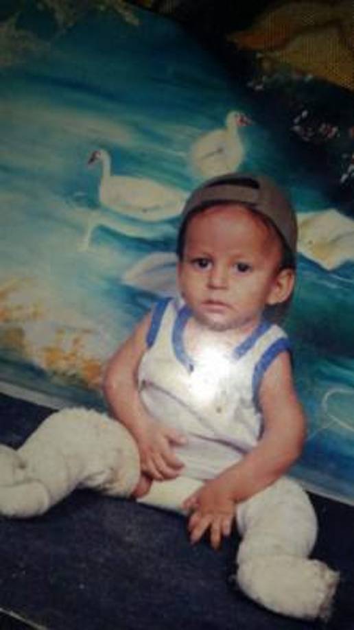 Marlon Yasir nación con una discapacidad para caminar.