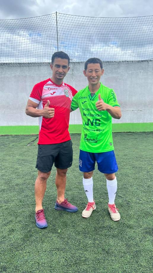 Uno de los primeros deportistas en unirse fue el reconocido futbolista Mario Berríos, que se ha convertido en una persona cercana a Fujiyama y siempre se muestra dispuesto a apoyarlo en sus iniciativas en favor de la niñez hondureña.