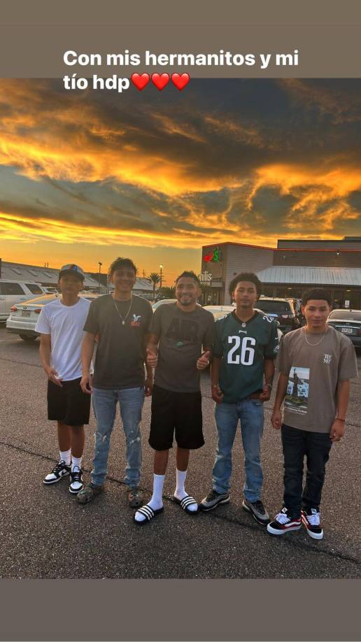 “Lo vi crecer en la colonia 3 de Abril. Tiempos bonitos de compañeros y amigos”, relató su amiga.