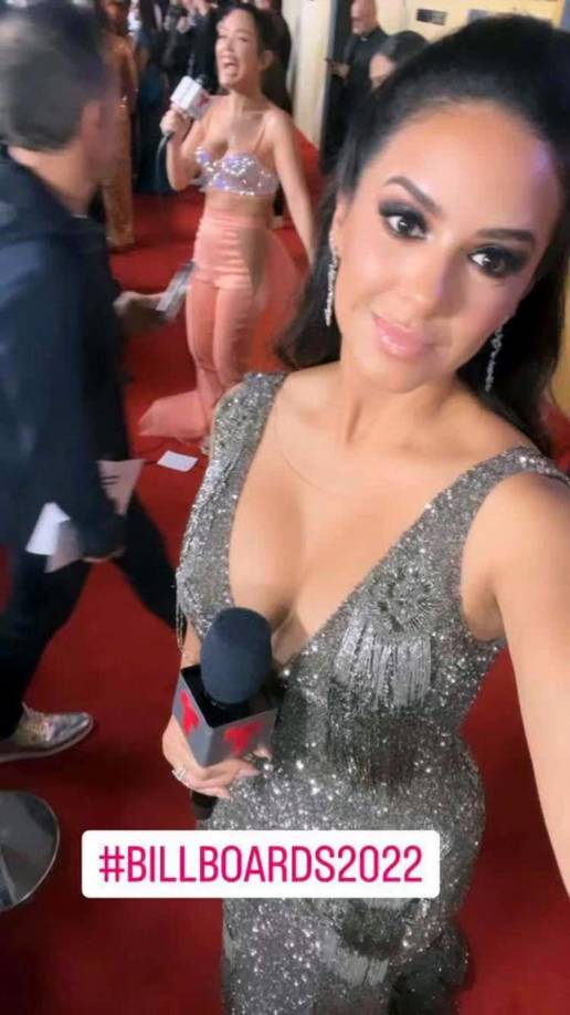 Ana Jurka estuvo también en la alfombra roja realizando cobertura para la cadena Telemundo.