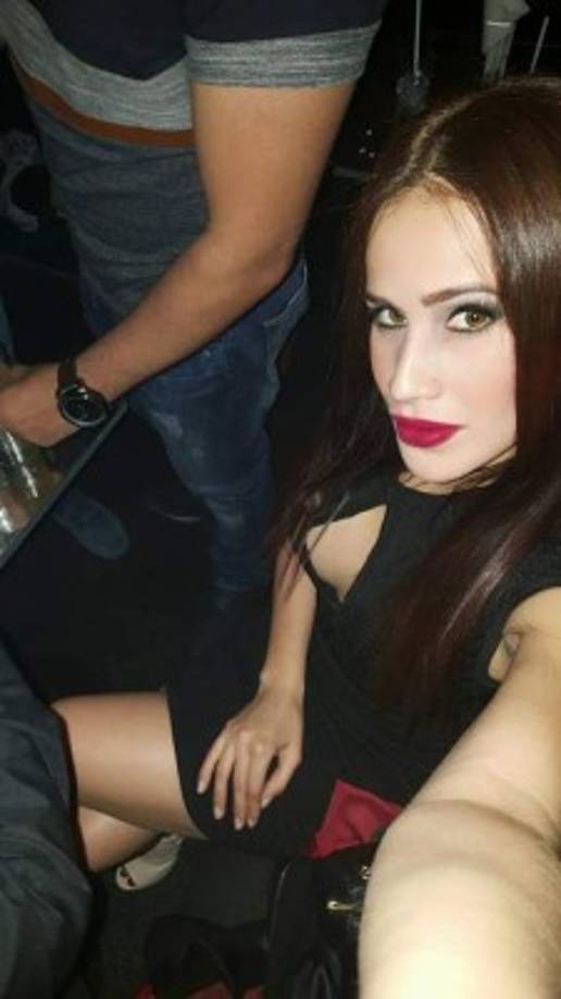 La mujer recibió disparos en la cabeza, por lo que falleció en el Hospital Universitario.