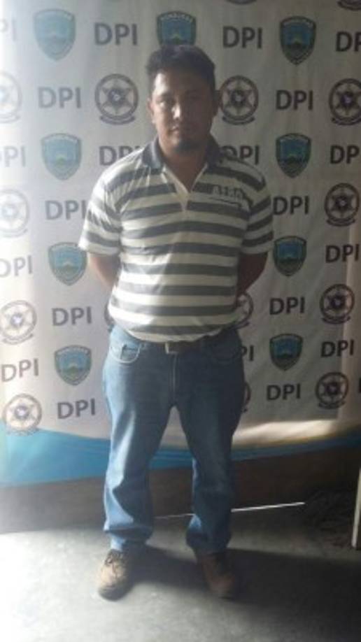 En la colonia El Loarque fue detenido Rober John Murillo Aviléz, de 38 años de edad, por suponerlo responsable del delito de violación especial, en perjuicio de una menor de 12 años de edad, según orden de detención preventiva emitida por la Fiscalía de Protección de la Niñez de Francisco Morazán.