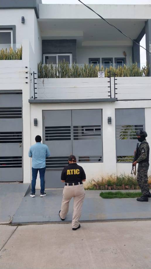 De acuerdo a la Atic, esta organización criminal se dedica al tráfico de cocaína por la vía marítima, en la modalidad de lanchas tipo go-fast y la contaminación de botes pesqueros. 