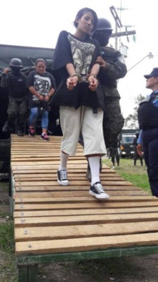 'La China' es una de las llevadas al Cefas. Ella guarda prisión por el asesinato de un motorista en La Ceiba el año pasado.