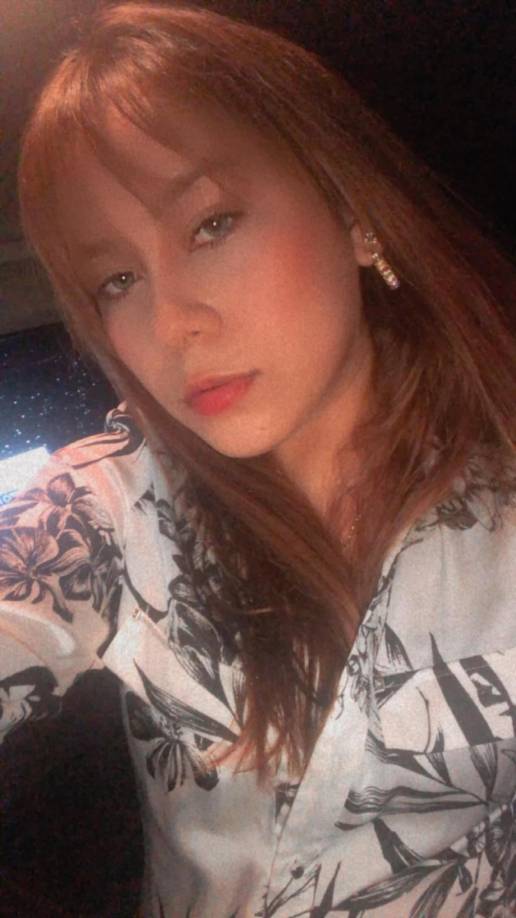 Lo que hace este caso particularmente impactante es el contraste entre la imagen pública de Francia Abigail Flores y las acusaciones que enfrenta. 