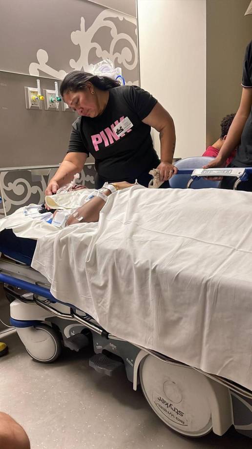 Gaby Castillo, la madre de Danny cuando su hijo aún estaba con vida en un centro asistencial de Nueva Orleans.