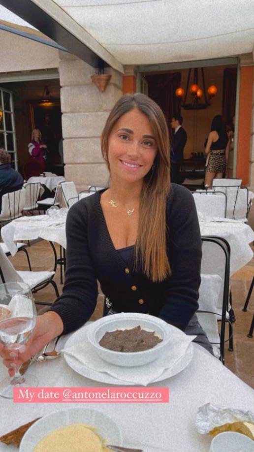 Antonela Roccuzzo ha presumido en redes sociales de lo bien que la pasa en Costes. El risotto de trufa es de los platos favoritos de la esposa de Messi.