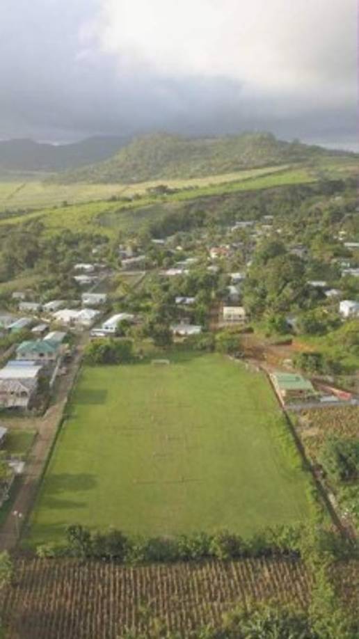 Esta bonita cancha está ubicada en el sector del Lago de Yojoa, cerca de Peña Blanca.