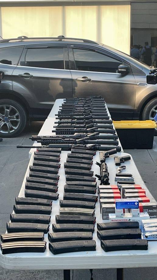 Esta son las armas decomisaron a alias “Kike” en la residencial sampedrana.