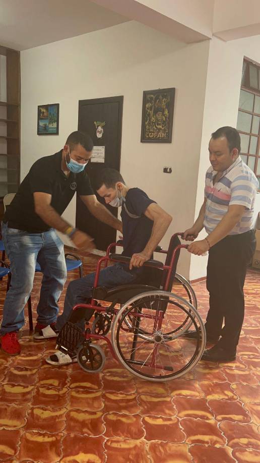 “El señor Grevil Alvarado nos regaló una silla de rueda cuando supo de la historia de nosotros”, contó Daniel Zelaya.