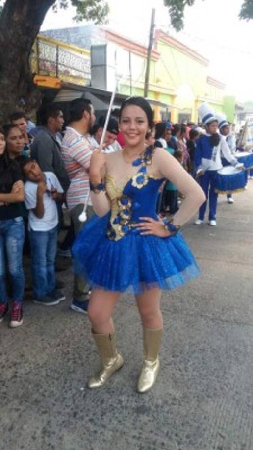 Cada departamento del país mostró su fervor cívico marchando por las principales vías, siendo las palillonas uno de los espectáculos más esperados por los espectadores.