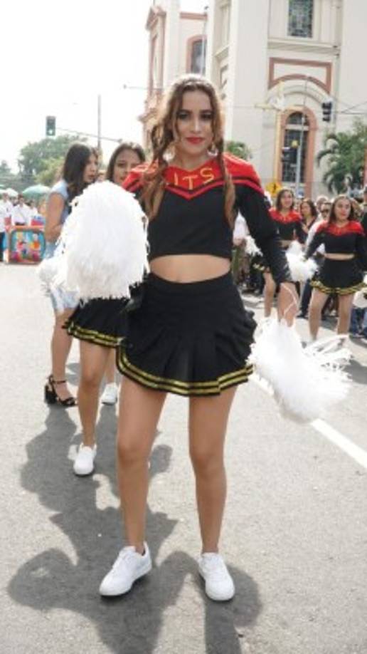 Los cuadros de palillonas son de los más esperados, pero las pomponeras no se quedaron a trás y mostraron su gran atractivo en estas fiestas patrias.