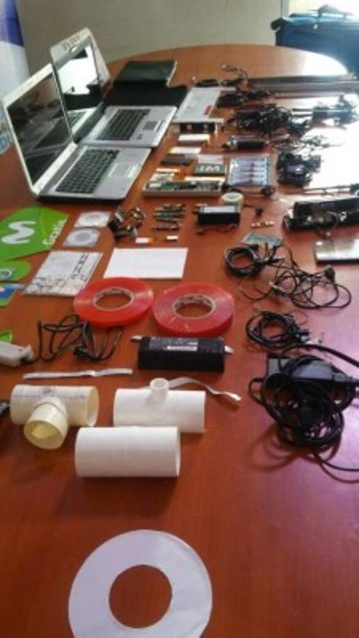 Desde maskin tape hasta tubos de pvc hallaron en la habitación de un hotel sampedrano donde se hospedaba el colombiano.