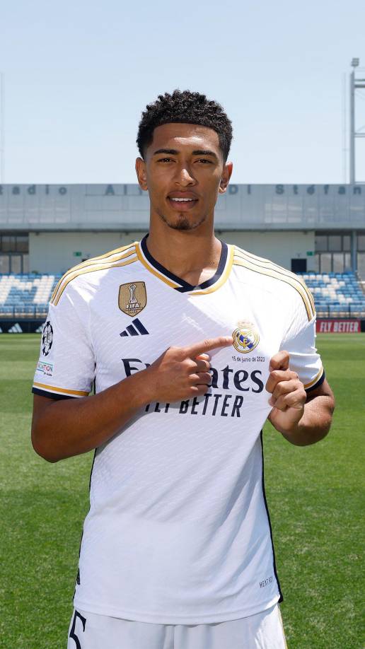 Mediocentro: Jude Belligham, disputará su primer clásico. En el duelo ante el Manchester United anotó su primer gol vistiendo la camiseta del Real Madrid.