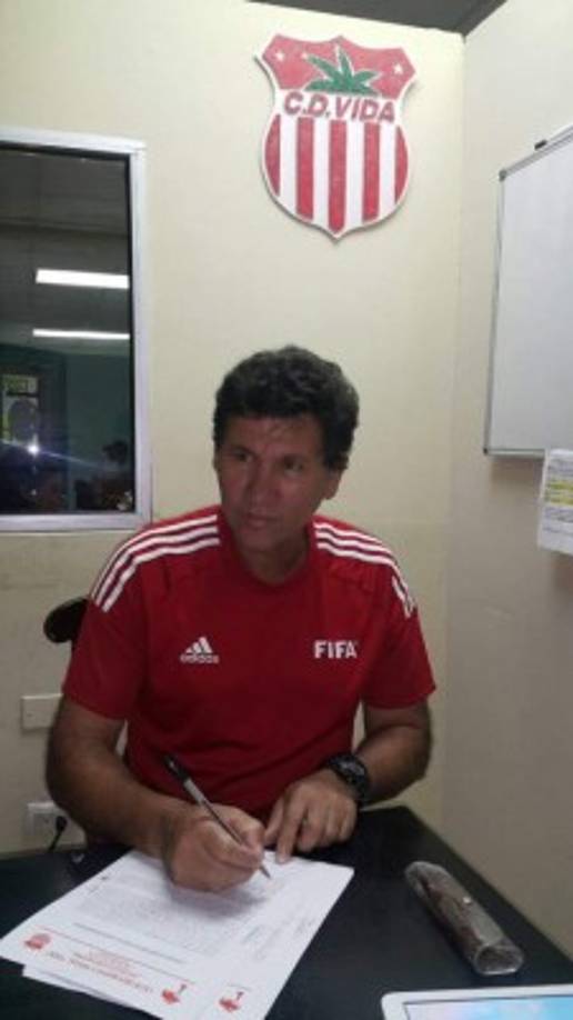 Luis Cabrera: El preparador físico ha firmado por un año con el Vida.