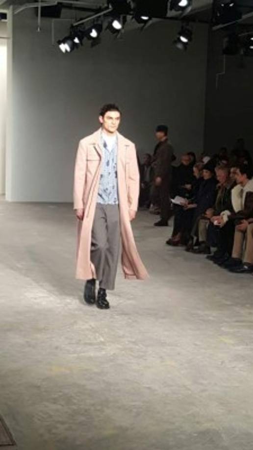 Los conjuntos son frescos y atrevidos.