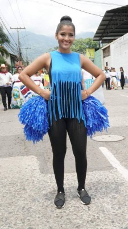 Las pomponeras sampedranas se robaron varios suspiros.