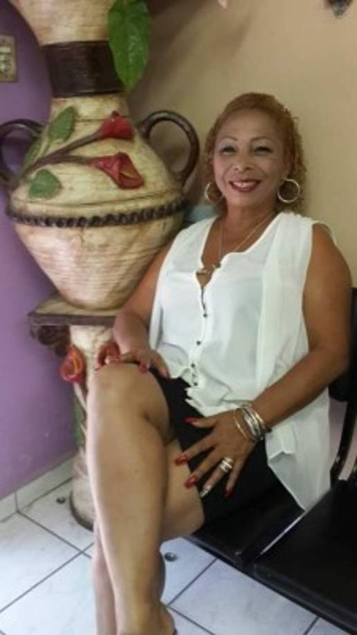 Cientos de sampedranos, sobre todo comerciantes que compartieron con la dama han expresado su indignación por el vil asesinato.