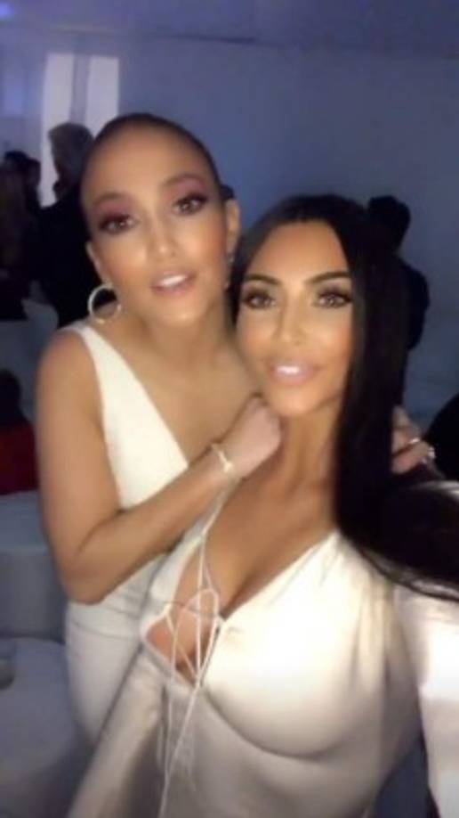 Jennifer López asistió a la gran fiesta de Navidad organizada por Kim Kardashian.
