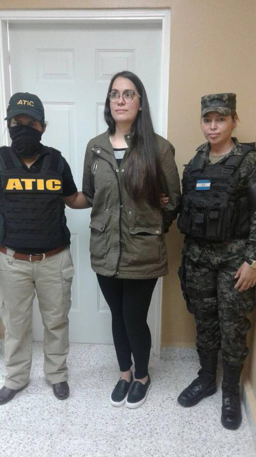 Pero, ¿cómo Molina pasó de ser un rostro reconocido en los desfiles patrios a enfrentar severos cargos en uno de los casos de corrupción más graves en la historia de Honduras?