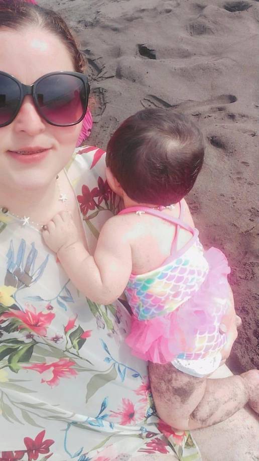 Según los informes preliminares, Alejandra habría viajado con la intención de buscar al padre de su hija. 