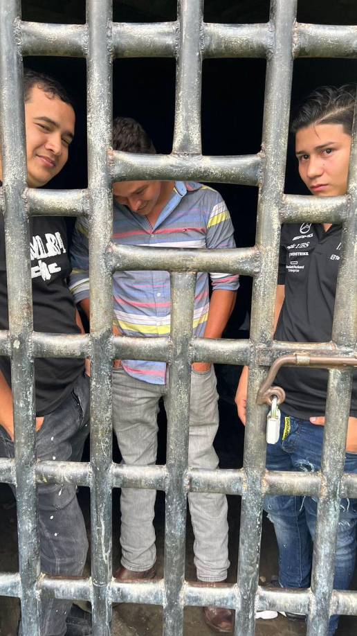 Las razones de la pelea aún no han sido establecidas, pero, de acuerdo con testigos, y de manera extraoficial, fue por una disputa de dinero. 