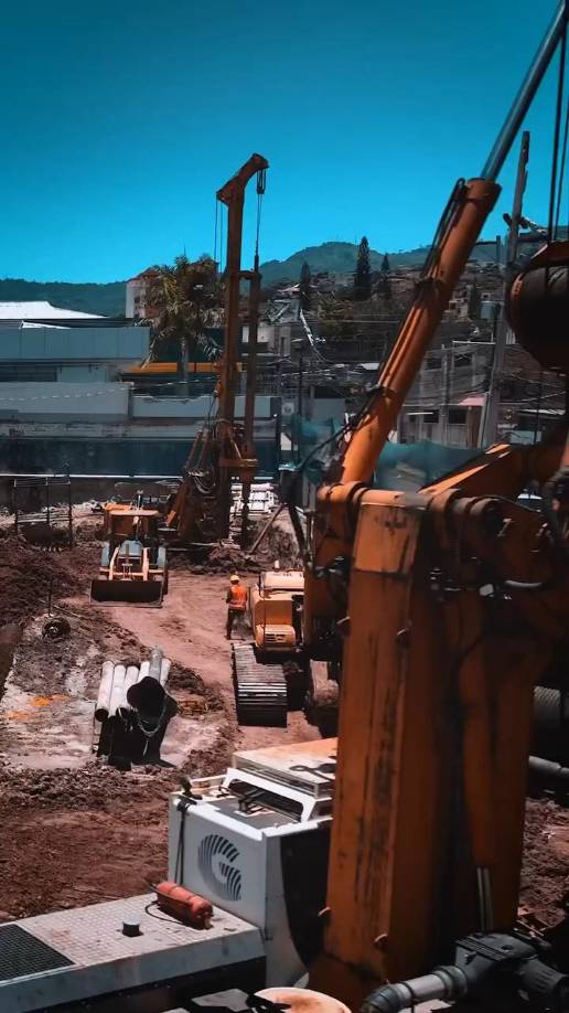 En cuanto a los beneficios para constructores, estimó que las obras verticales logran que el valor de la tierra estancada pueda ser promediado entre más unidades y eso genera costos estables mientras que del lado de los consumidores, si se llegan a generar más obras verticales en algún momento se evitará la dependencia de vehículos.