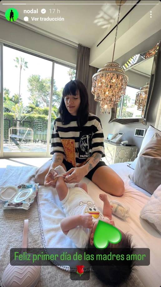 Christian Nodal escribió en la foto en sus historias de Instagram unas palabras con mucho amor a la madre de su hija, por la celebración del Día de las Madres, y fue algo que no pasó desapercibido: “Feliz primer día de las madres amor”.